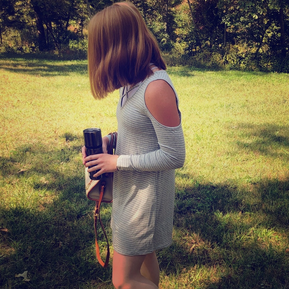 Adorable cutout sleeve jersey dress